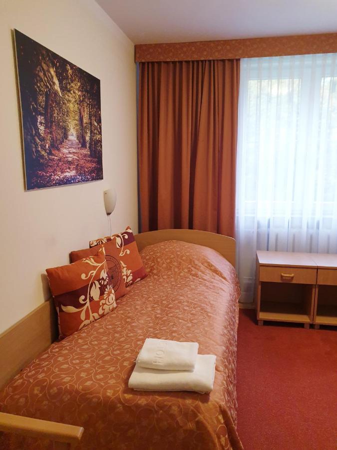 Palac Pod Kampinosem - Blisko Warszawy Leszno  Екстериор снимка
